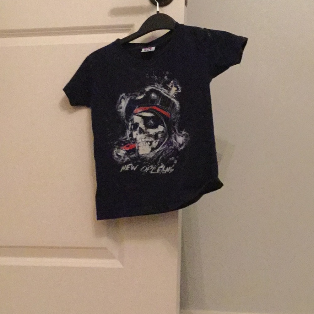 Small tee with pirate